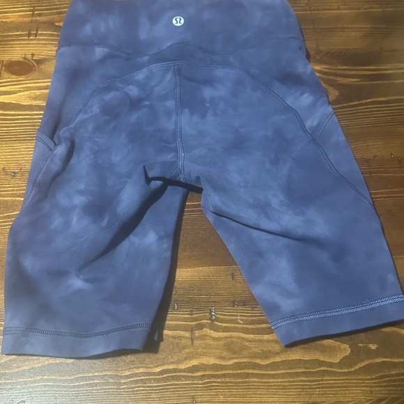Lululemon High Rise Invigorate Biker Shorts EUC Size 2 - Picture 3 of 8
